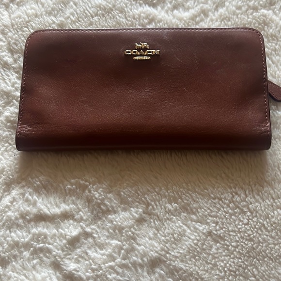 Coach Handbags - Coach Women’s wallet in Honey color